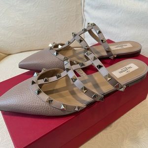 💯 Authentic Brand new in box Valentino Rockstud caged mules in size 39.5
